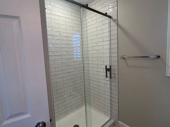 5th image of 957 46th Ave N #1/1