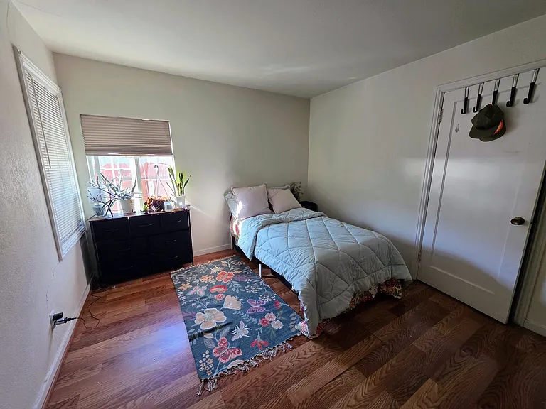 1392 Carlton Ave — Photo 10