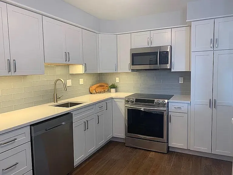 20 Hammond Pond Pkwy #206 — Photo 3