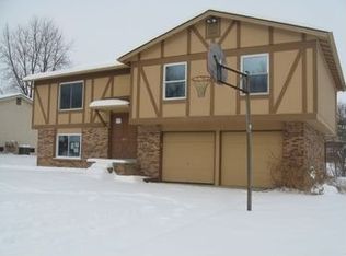 2 Spring Wood Dr, Saint Peters, MO 63376