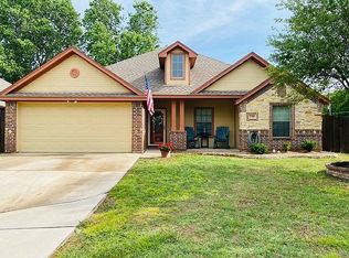 1200 Eagle Lake Dr, Azle, TX 76020