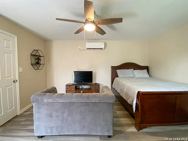 107 W Jewell St #B — Photo 8