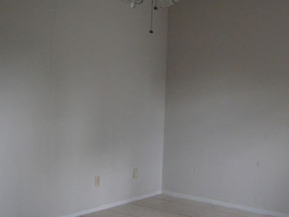 3rd image of 3327 SW 31st Dr APT 12B