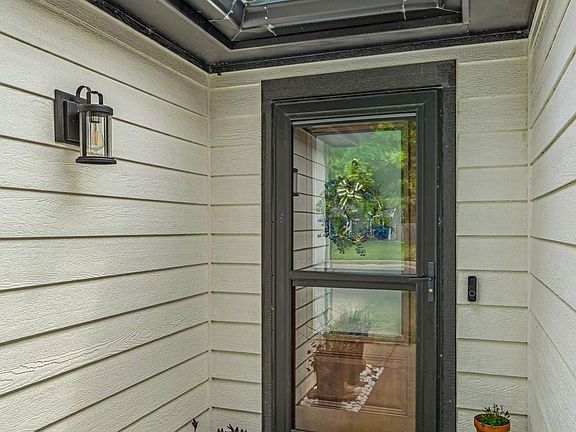 5th image of 200 Sharon Dr
