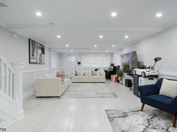 113 Sanford St, East Orange City, NJ 07018