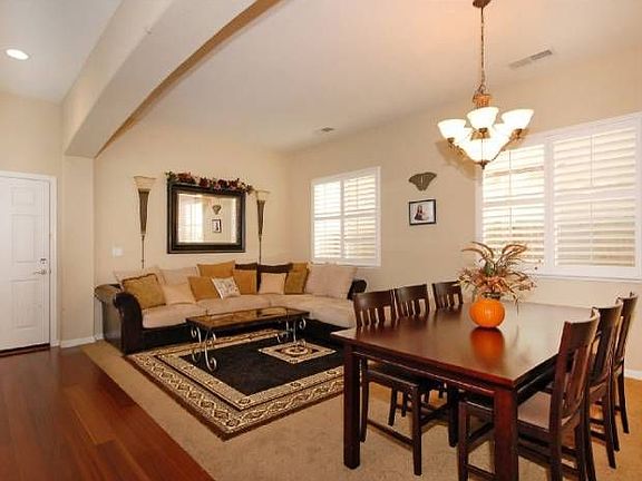 LIVING/ DINING ROOM
