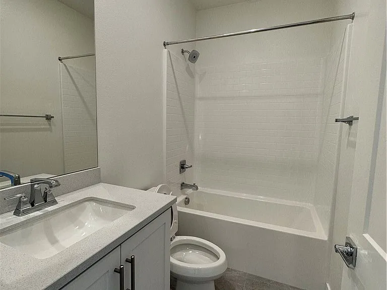 2317 W Broadway #41 — Photo 31
