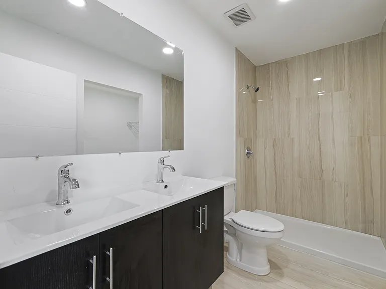 679 Windermere Dr — Photo 17