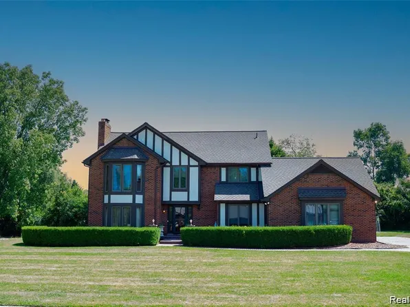 6651 Arlington Dr, West Bloomfield, MI 48322