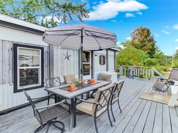 17 West St, Dellroy, OH 44620