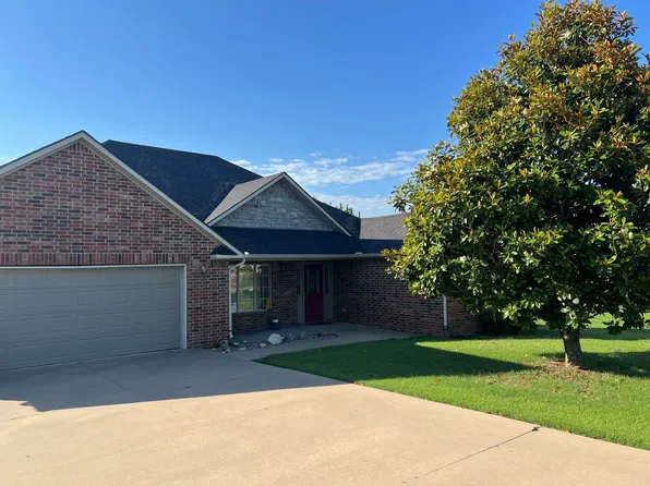 1704 Estates Dr, Grove, OK 74344