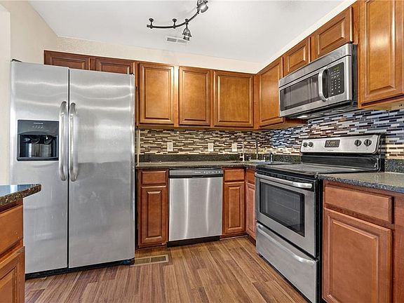 5th image of 304 Dauphin Ln
