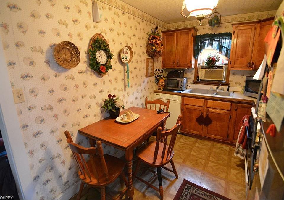2nd image of 124 Goredon Dr