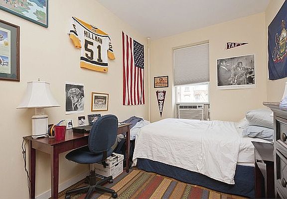 5th image of 300 E 6th St APT 3