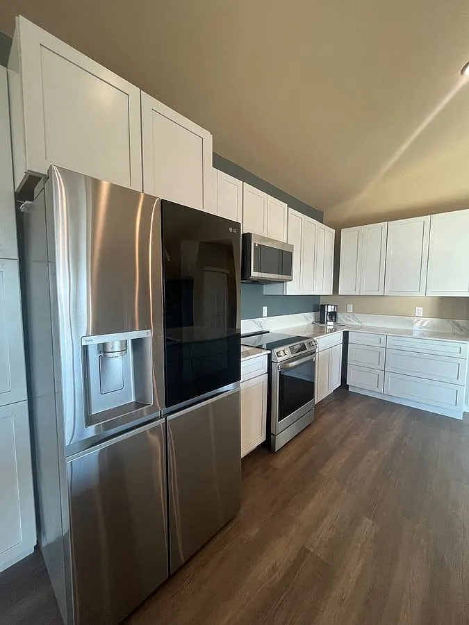 6 bed, 3200 sqft, $5,495 — Photo 3