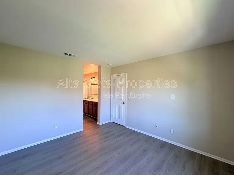 1349 Isabella Way — Photo 14