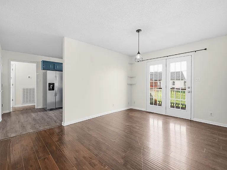 1361 Jenny Ln — Photo 10