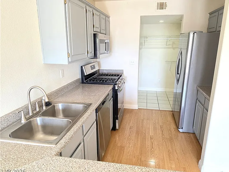 408 Roman Tree Ct — Photo 7