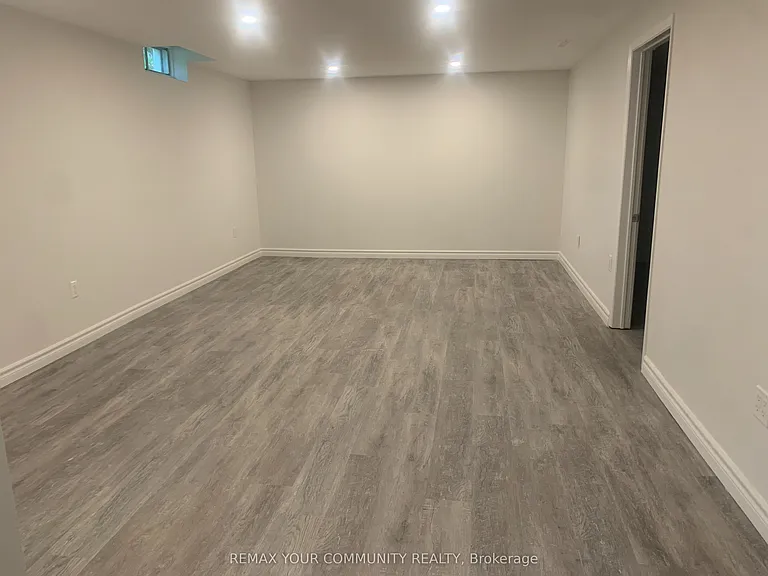 371 Selby Cres #BASEMENT — Photo 9