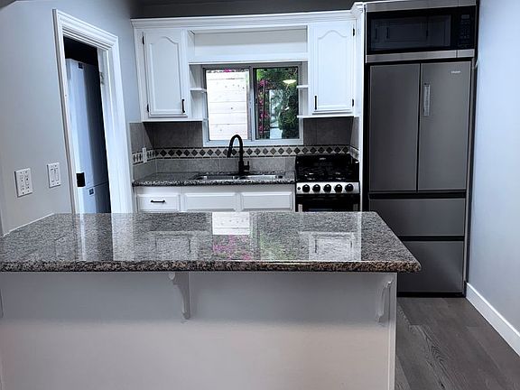 2nd image of 222 La Brea St APT 3