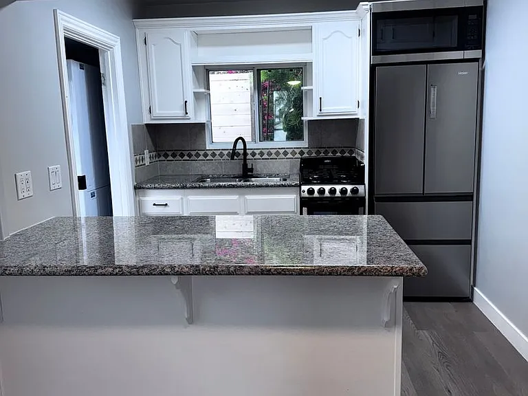 Modern Bungalow Located Blocks from Crescent Bay Beach-In Unit Laundry Included — Photo 2