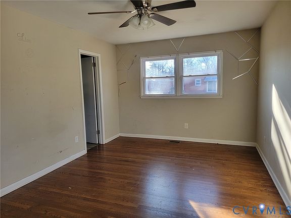 2nd image of 1027 Barry Ct