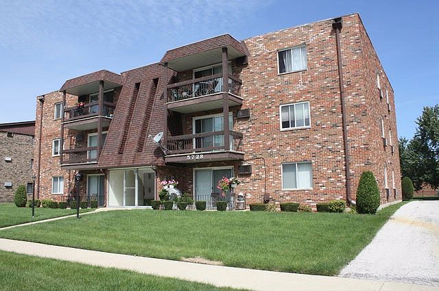 1st image of 9817 S Cicero Ave APT 2A