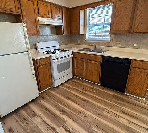 5th image of 3260 Spring Hollow Ave APT 7
