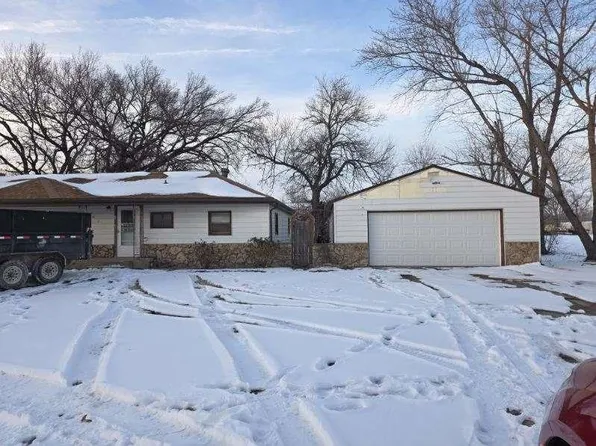 620 E 2nd St, Douglass, KS 67039