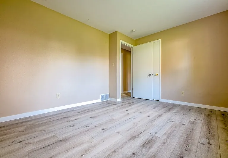 1103 E Samuel Ave — Photo 9