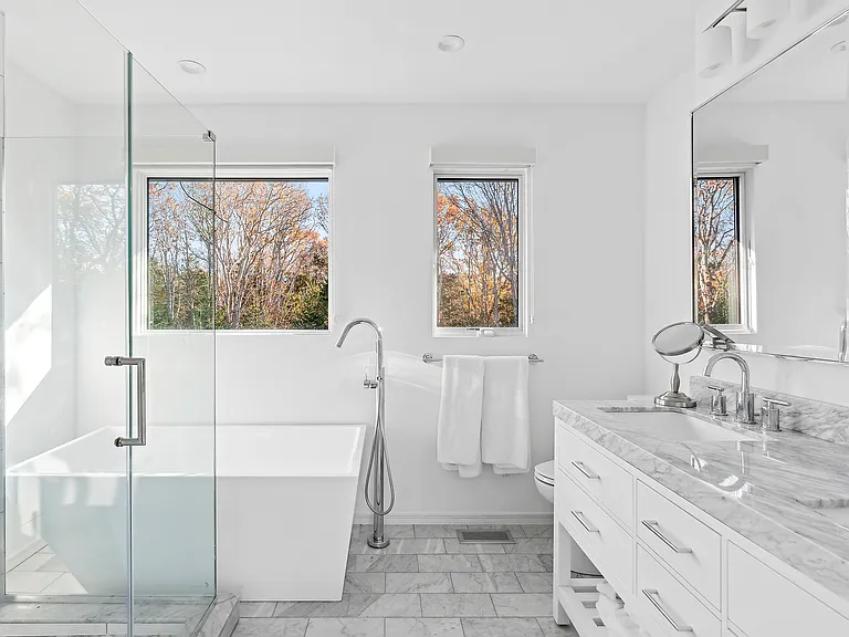 316 Kings Point Rd — Photo 7