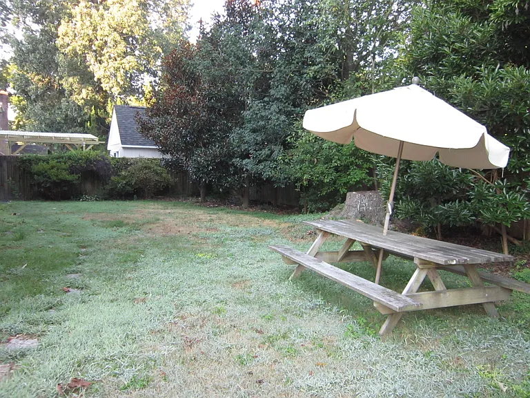 521 Greencastle Ln — Photo 15