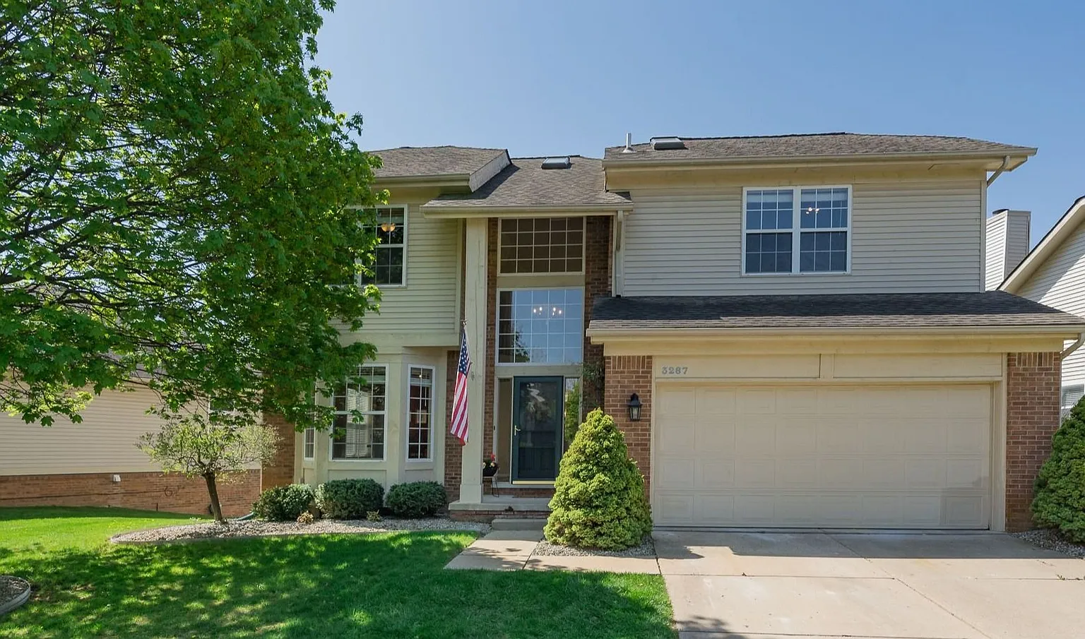 3287 Silverbrook Dr photo 1