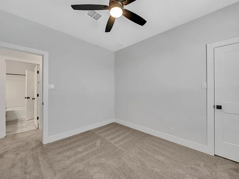 13624 Giovannis Gdn — Photo 18