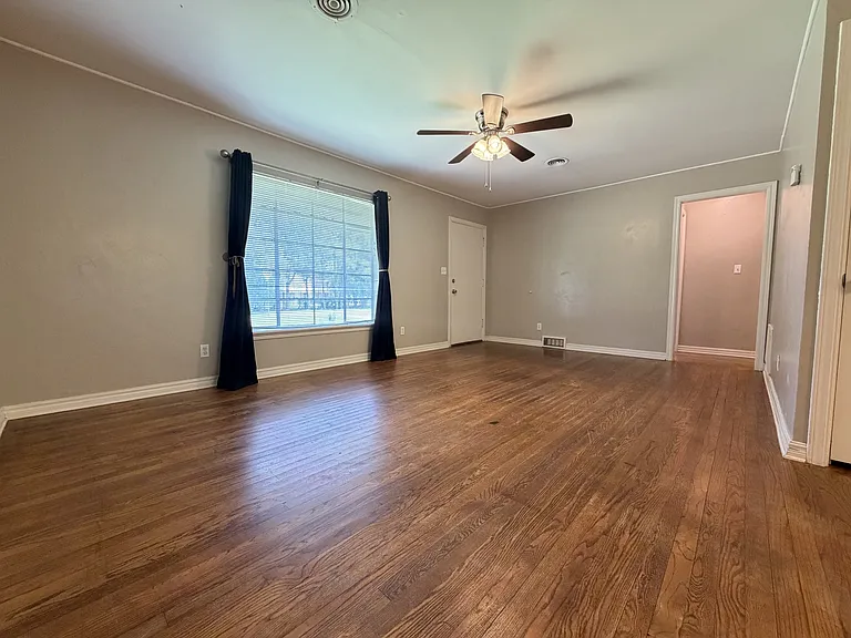 1722 Mattern Dr — Photo 3