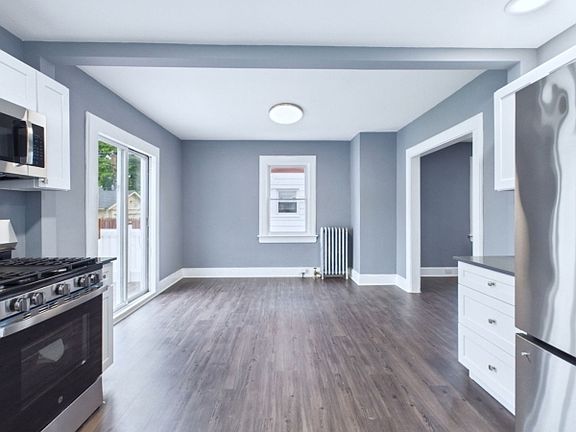 5th image of 71 Leslie St