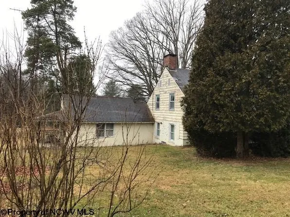 288 E Rd, Arthurdale, WV 26520