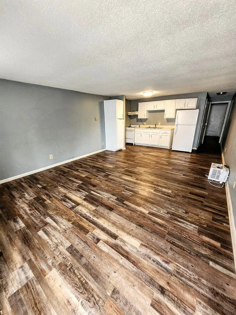 Building Photo - 805 N Washington St #10