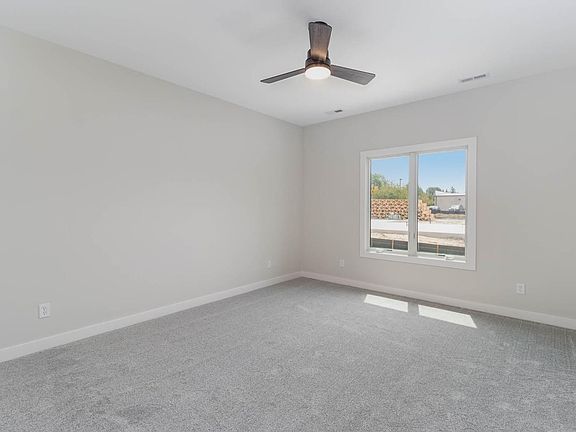 3rd image of 1582 Sheffield Ave