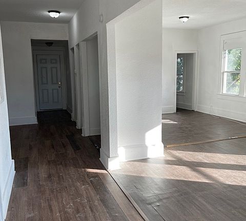 4th image of 1287 W 20th St