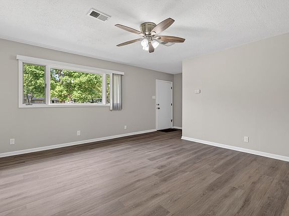 4th image of 2559 Garden Ct