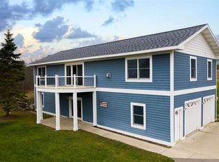 979 Anderson Rd, Boyne City, MI 49712