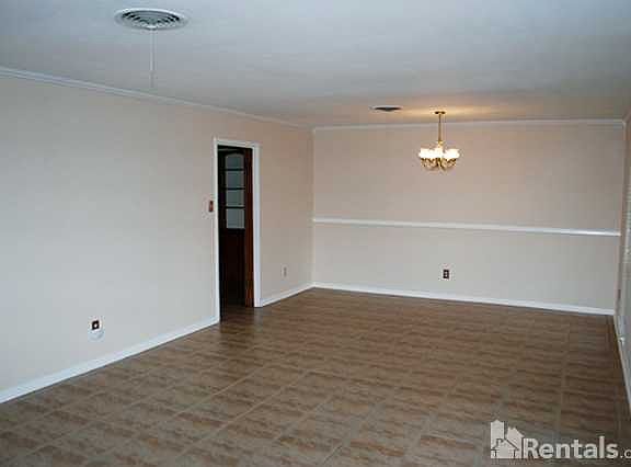 2nd image of 4925 White Oak Ln