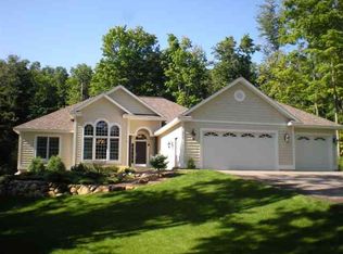 1916 Chapel Hill Dr, Petoskey, MI 49770