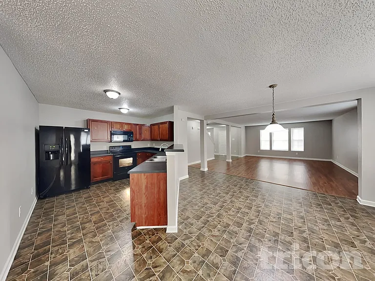 901 Skywatch Ln — Photo 5