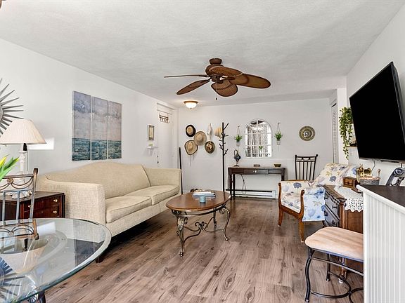 3rd image of 17 Glen Devin St #17