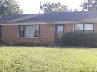 1532 Hillcrest Dr, Manhattan, KS 66502