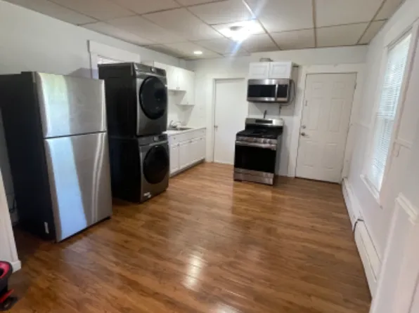 86 Oak St Floor 2, Lawrence, MA 01841