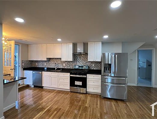 1st image of 808 Salem St Floor 3