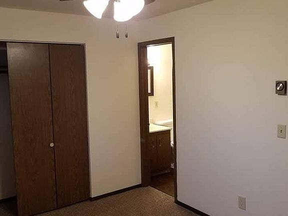 2nd image of 401 Center St APT 4